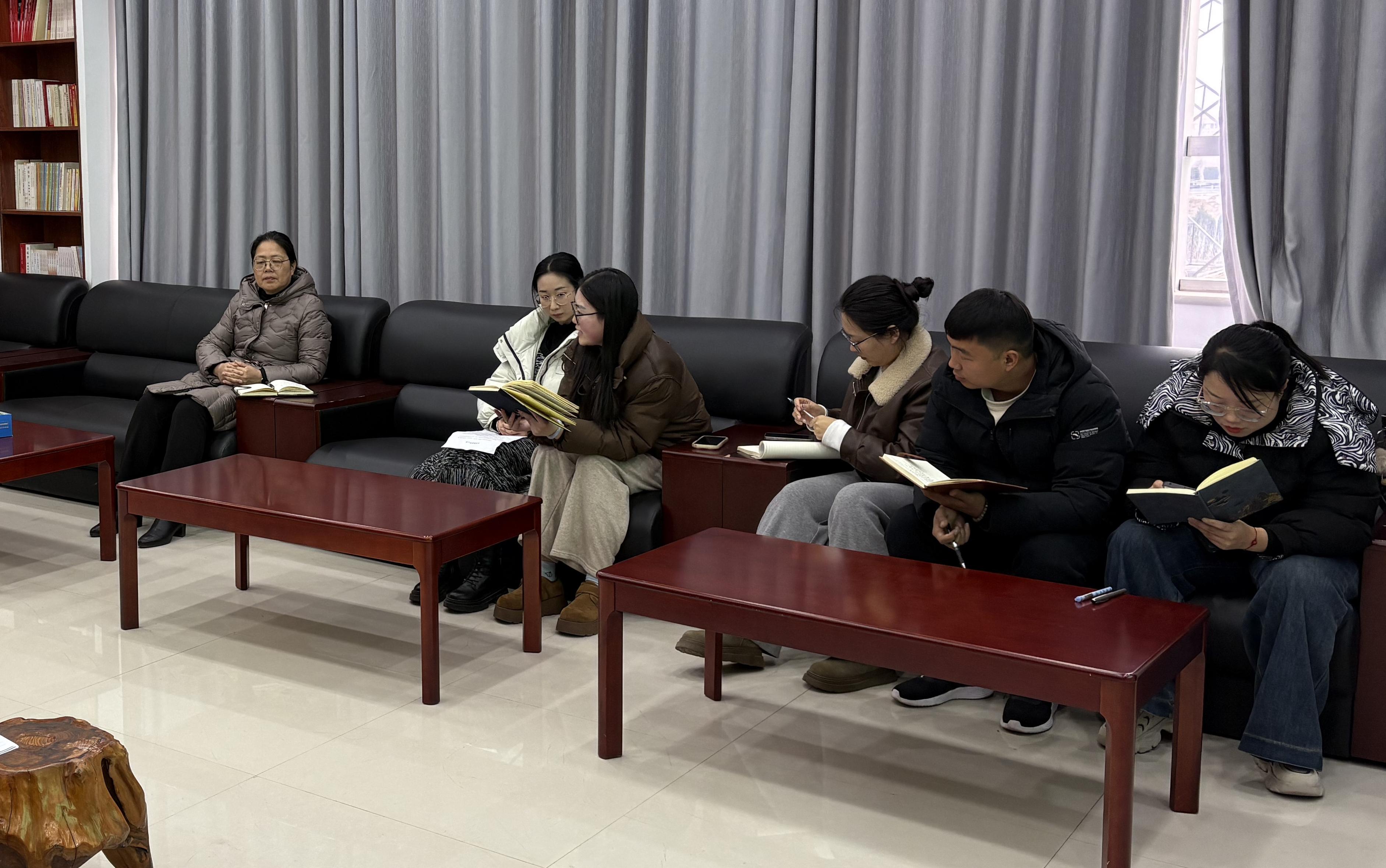 以思促教，以藝潤(rùn)心——我校青年教師開學(xué)首思暨文化藝術(shù)交流活動(dòng)啟動(dòng)